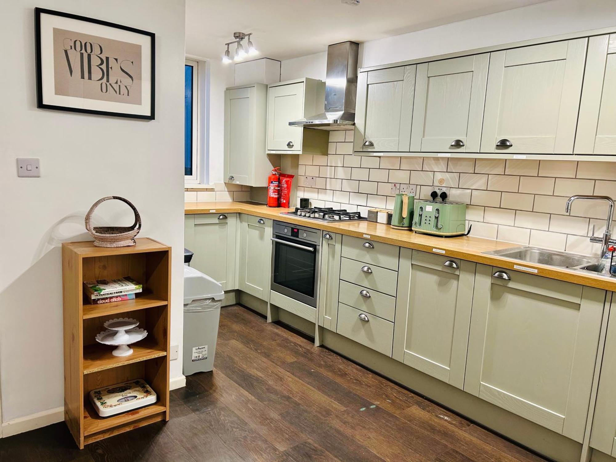 Spacious House, Cosy, Notting Hill, Garden * Londra